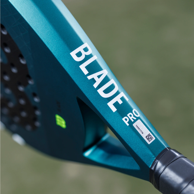 WR166911U_Wilson_Blade_Pro_V3_Padel_Racket