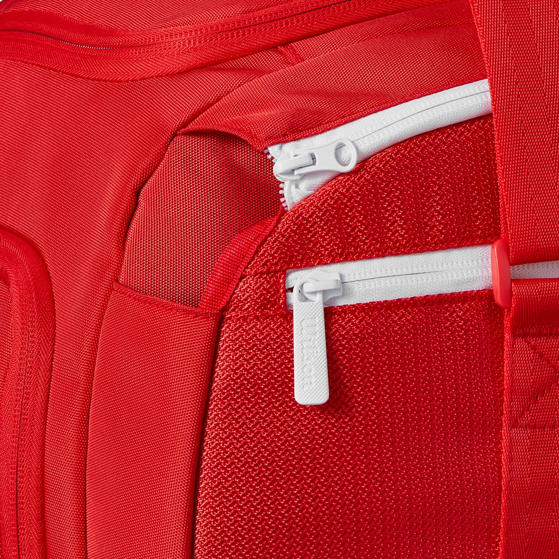 WR8037001001 Wilson Super Tour Tennis Duffle Bag  S (Red)