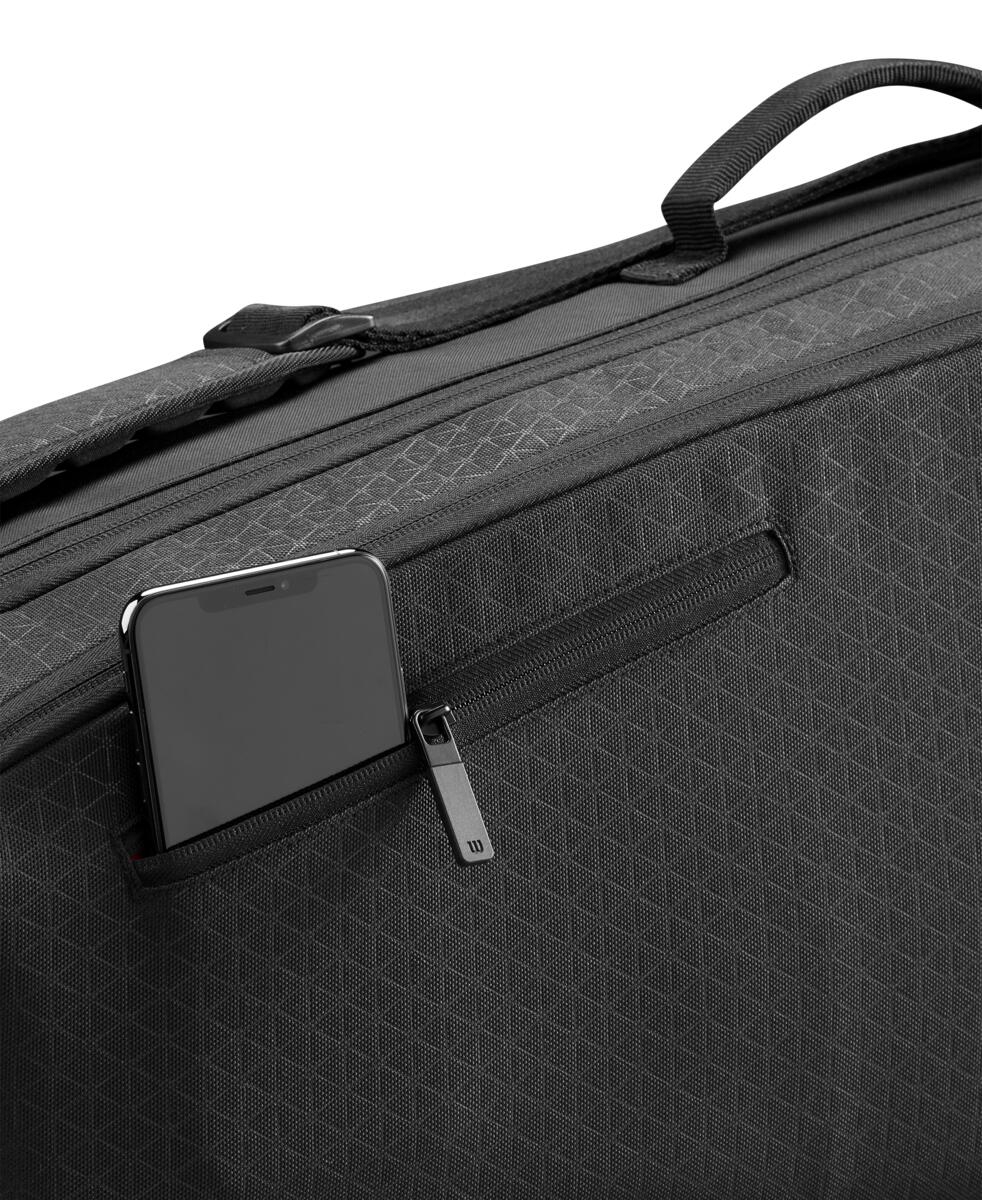 WR8038001001 Wilson Clash v3 Super Tour 3pk Tennis Racquet Bag (Black/Infrared)