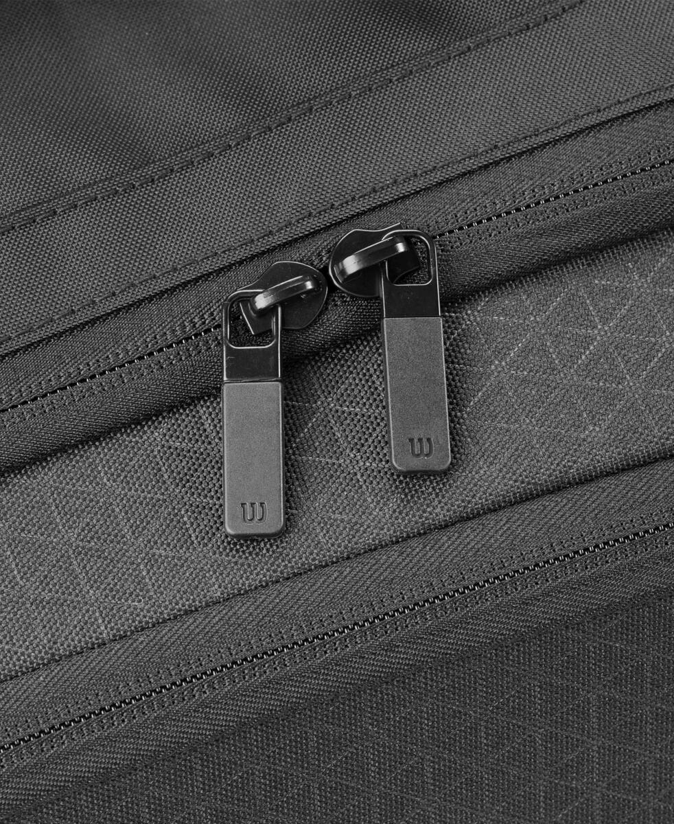 WR8038101001 Wilson Clash v3 Super Tour 6pk Tennis Racquet Bag (Black/Infrared)